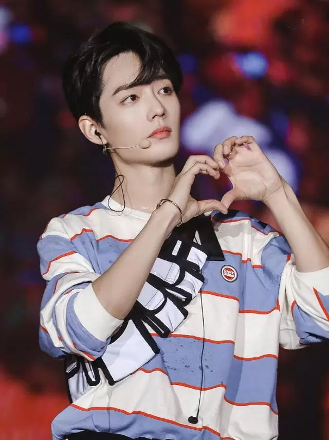 肖战凭《得闲谨制》获第33届北京大学生电影节“最受大学生欢迎年度男演员” 细节速览