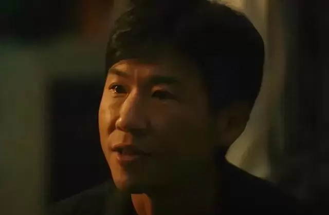 《低智商犯罪》今晚首播：王骁吟诗破案，王传君演蠢萌反派 现场图