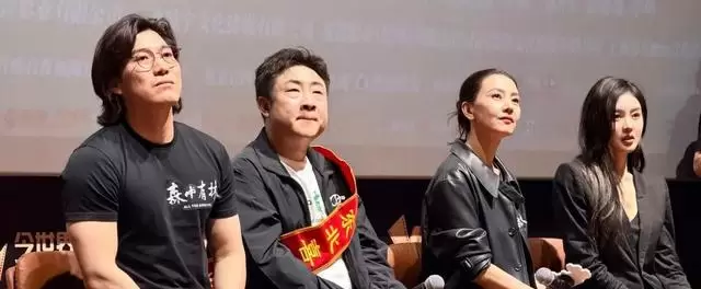 高圆圆沈阳亚明市场摆摊卖辣白菜复刻《森中有林》桥段 细节速览