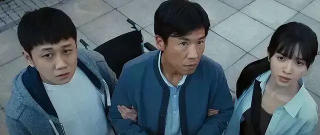 《低智商犯罪》今晚首播：王骁吟诗破案，王传君演蠢萌反派 细节速览