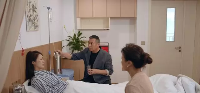 《深渊》中夏光辉与杨芳饰演者佟凡赵越为现实夫妻，合作29年 相关图片