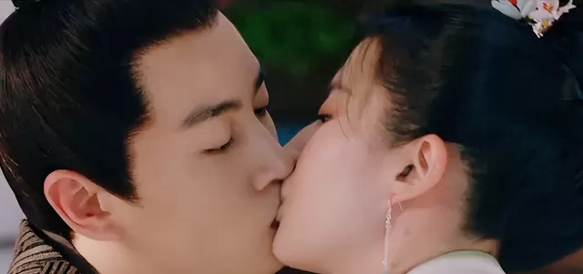 杨幂陈晓伪预告爆火全网，《不为人知的故事》成现象级剪辑事件 现场图